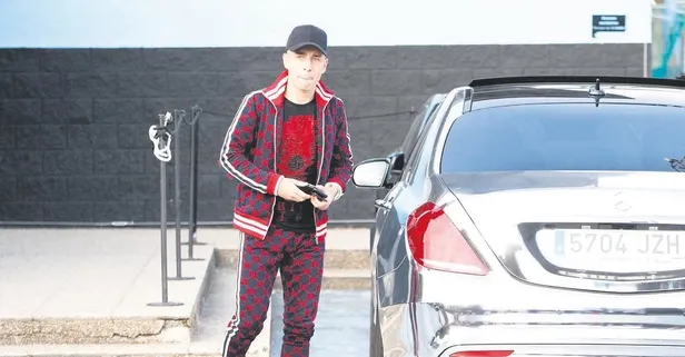 Emre Mor, kendisine taht yaptırdı, lüks araçlarla da şov yaptı!