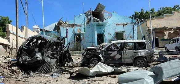 Somali'nin başkenti Mogadişu'da, Eş-Şebab militanları tarafından bir otele düzenlenen saldırıda 14 kişi hayatını kaybetti