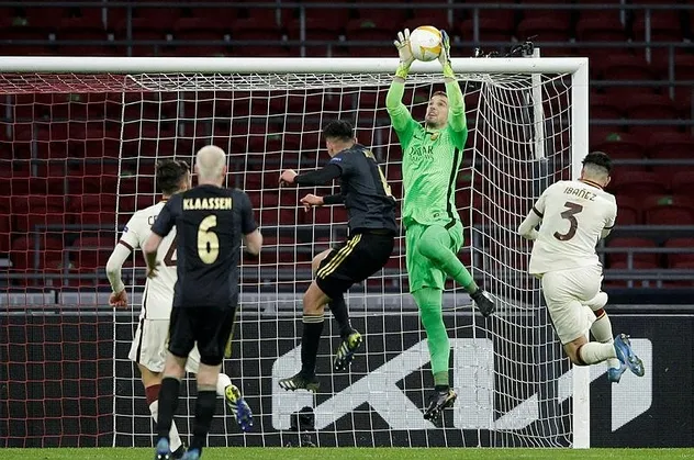 UEFA Avrupa Ligi'nde Ajax'a Roma çelmesi: 24 maçlık yenilmezlik serisi sona erdi!