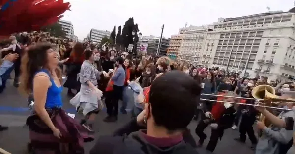 Yunanistan’da ortalık karıştı! Kadınlar Türklerle evlenmek için Miçotakis’e karşı ayaklandı