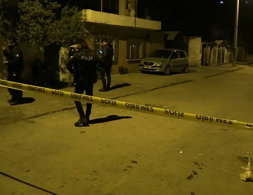 İzmir’de hareketli gece! Silahlar konuştu