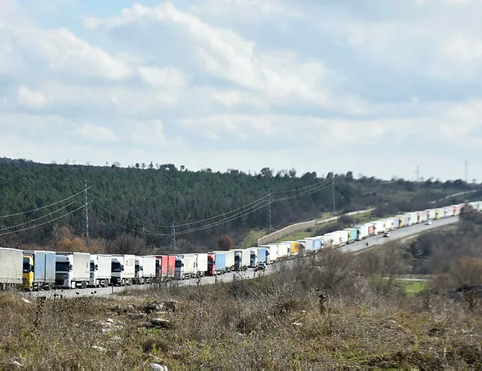 Hamzabeyli Sınır Kapısı’nda 19 kilometrelik kuyruk!