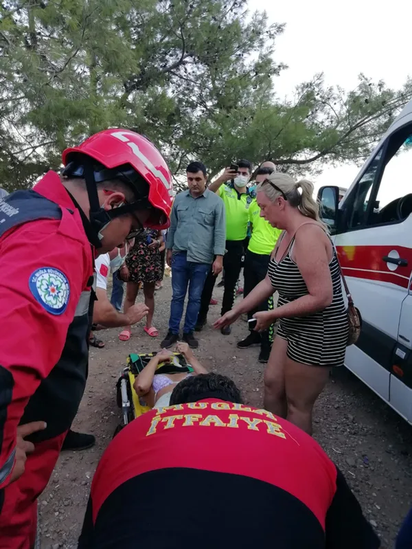 iskoc-turistler-olumden-dondu-35-metrelik-ucuruma-yuvarlandilar-1633459861710.jpg İskoç turistler ölümden döndü! 35 metrelik uçuruma yuvarlandılar-4