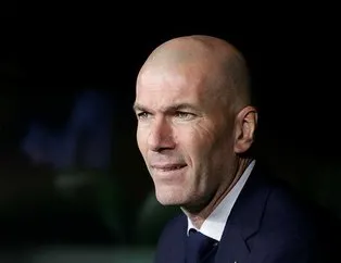 Futbol sanatçısı Zinedine Zidane