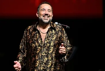 Ata Demirer Sahnelere dönüyor