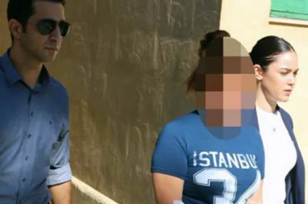 Girne'de genç kız tanımadığı bir kadını bıçakladı