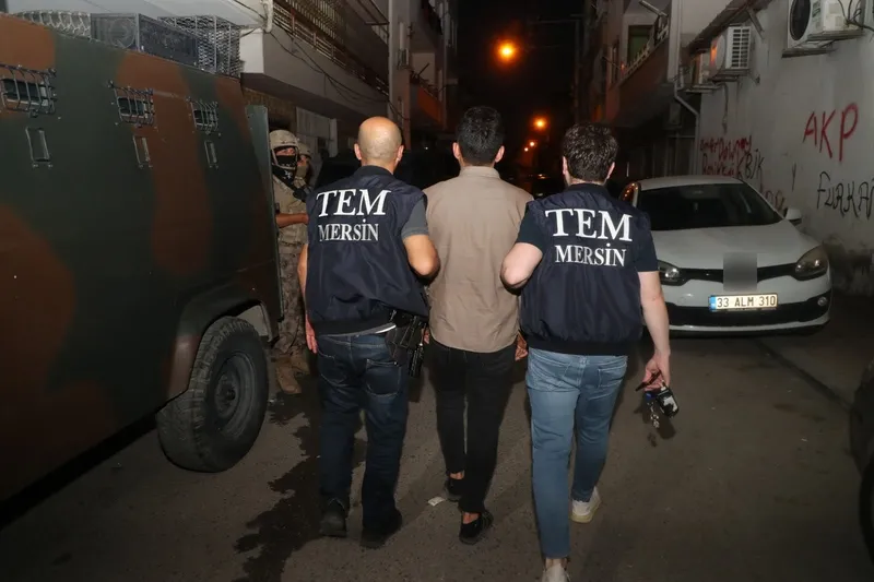 Mersin'de terör operasyonu: 12 kişi yakalandı-2