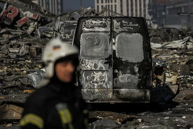 rusya-savunma-bakanligi-duyurdu-kievdeki-avm-roketatar-yerlestirildigi-icin-vuruldu-1647885884421.jpeg Rusya Savunma Bakanlığı duyurdu: Kiev’deki AVM, roketatar yerleştirildiği için vuruldu-4