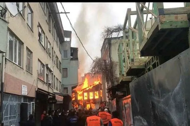 Bursa'da Kayhan Çarşısı'nda yangın