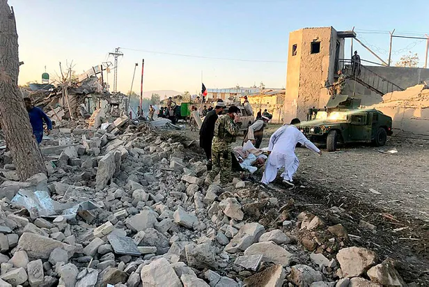 Son dakika: Afganistan'da hastaneye bombalı saldırı! En az 20 ölü-1
