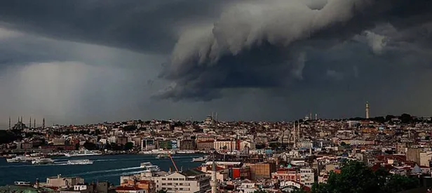 İstanbul'da sağanak yağış ve dolu etkili oluyor