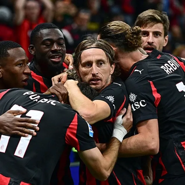 Milan liderliğe uçtu