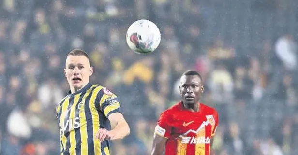 Fenerbahçe forması giyen Torino Szalai’ye İtalya Ligi'nden talip!