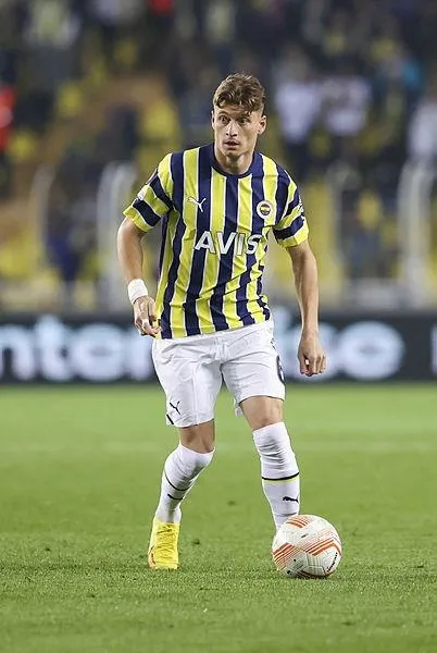 fenerbahce-21-yasindaki-danimarkalinin-pesinde-nikolas-dyhr-jorge-jesustan-onayi-kapti-1671150484455.jpeg