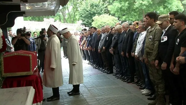 Şehit Piyade Uzman Çavuş Sercan Baş ve Topçu Uzman Çavuş Fatih Özkaya son yolculuklarına uğurlandı-3