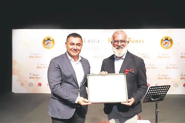 yilmaz-kunt-ve-burce-yagmur-karabal-arasinda-ask-bacayi-fena-sardi-l-saklambac-haberleri-1664659172277.jpeg Yılmaz Kunt ve Burçe Yağmur Karabal arasında aşk bacayı fena sardı! l Saklambaç haberleri-5