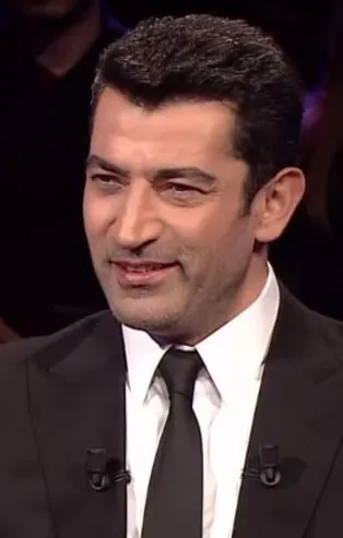 Uganda eski başkanı Idi Amin, anlaşmazlığı çözmek için Julis Nyerere'yi hangisini yapmaya davet etti?