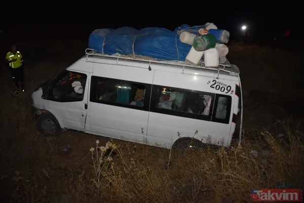 SON DAKİKA: Şanlıurfa'da tarım işçilerini taşıyan minibüs ile otomobil çarpıştı: 16 yaralı - 4