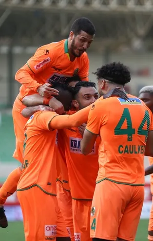 Adı Galatasaray'la anılıyordu! Salih Uçan'ın menajerinden flaş transfer açıklaması