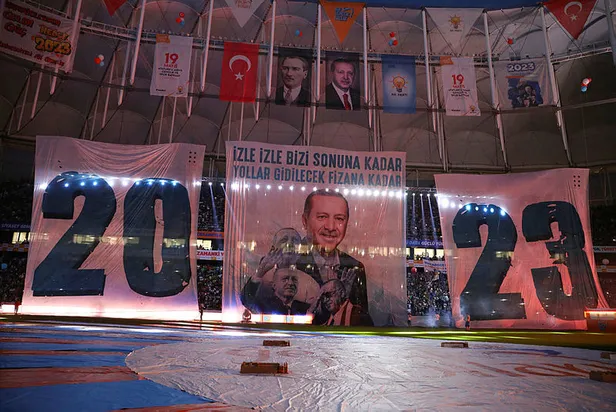 ak-genclikten-baskan-erdogana-ozel-sarki-kafa-tutar-dunyaya-sarki-sozleri-kafa-tutar-dunyaya-sarkisi-dinle-izl-1653207807005.jpg Kafa Tutar Dünyaya Şarkısı Dinle! (İzle izle bizi sonuna kadar) AK Gençlik'ten Başkan Erdoğan'a Özel Şarkı! 'Kafa Tutar Dünyaya' Şarkı Sözleri!-4