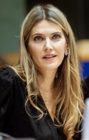 Sen misin Türkiye’ye iftira atan! Yunan’ın rüşvetçi Barbie’si Eva Kaili’ye ikinci şok: Tüm mal varlığı donduruldu