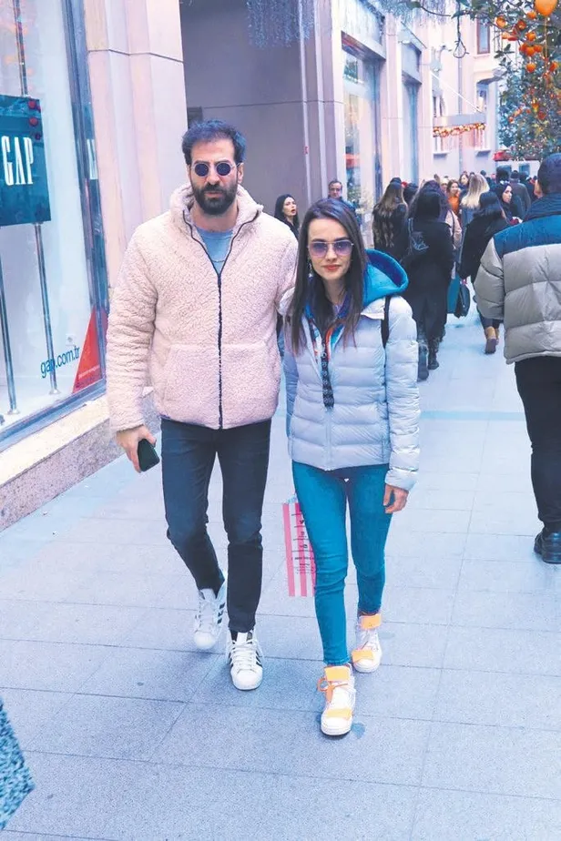 Oyuncu çift Hande Soral ile eşi İsmail Demirci objektiflere takıldı! Soral'dan bebek mesajı-1