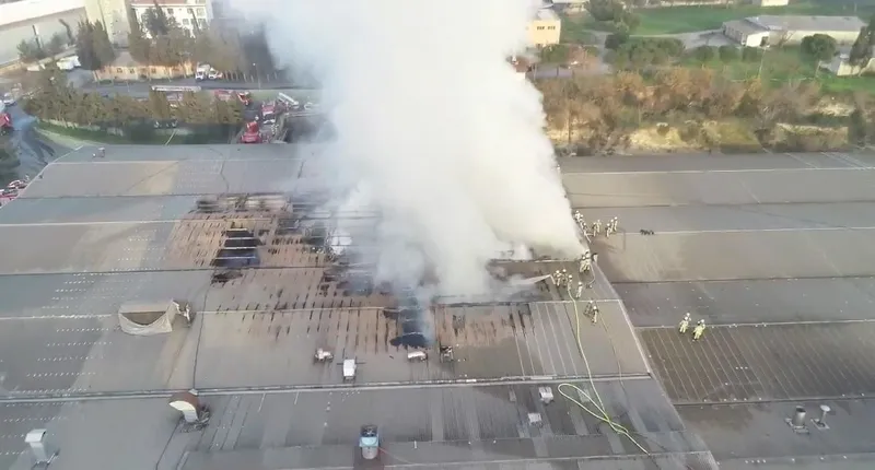 1711685709713.jpeg Küçükçekmece'de çıkan yangın söndürüldü!-2