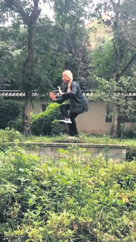 Ünlü sanatçı Mazhar Alanson'un eşi Biricik Suden Kung Fu'ya başladı