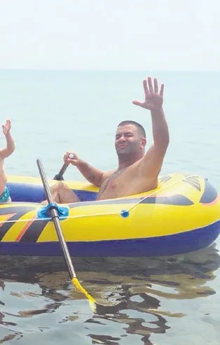 Ali kaptan mavi turda