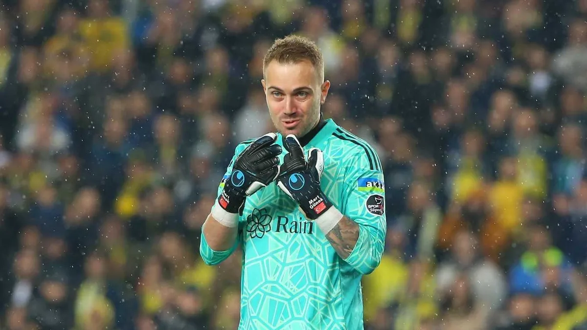 Mert Günok adım adım Fenerbahçe'ye!