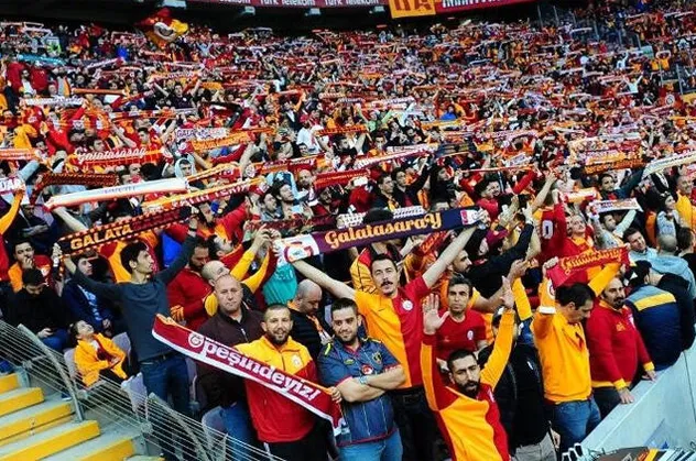 Galatasaray'dan Türkiye'de bir ilk! Koronavirüs sürecinde tribünler dolacak