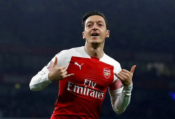 son-dakika-arsenal-ile-anlasan-mesut-ozil-fenerbahce-icin-imzaya-geliyor-1610812407610.jpeg Transfer ateşi yandı! Mesut Özil, Fenerbahçe için İstanbul'a geliyor: Taraftarı coşturan paylaşım-3