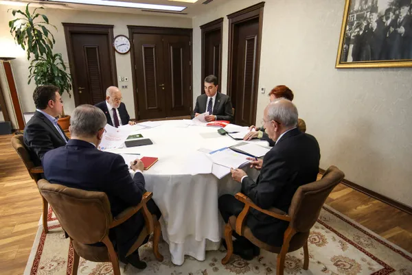 7li-koalisyonun-yeni-uyesi-umit-ozdagin-sicili-kabarik-demedigini-birakmadi-sonunda-destek-acikladi-1684926689473.jpg 7'li koalisyonun yeni üyesi Ümit Özdağ'ın sicili kabarık: Demediğini bırakmadı sonunda destek açıkladı-2