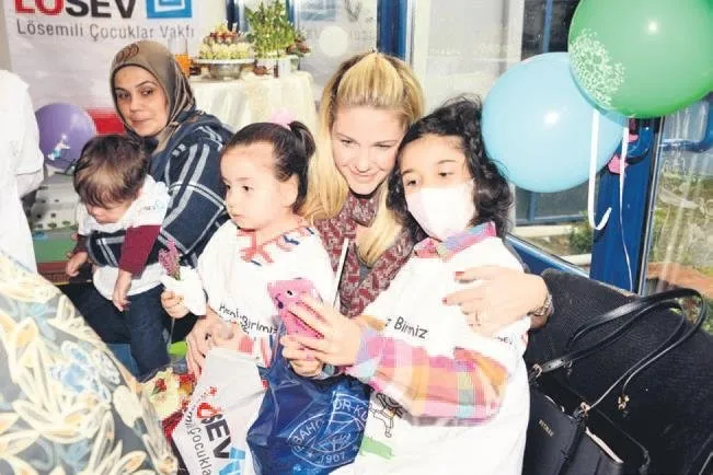Minik Emin'in isteği Tayyip Erdoğan şarkısı - Takvim - 06 ...
