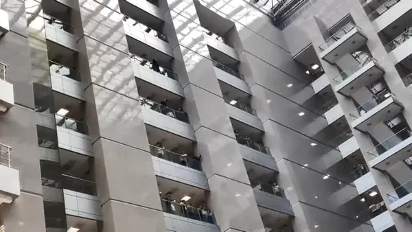 caglayandaki-istanbul-adalet-sarayinda-hareketli-dakikalar-intihara-kalkisan-bir-kisi-vazgecirildi-1656407301328.jpg Çağlayan'daki İstanbul Adalet Sarayı'nda hareketli dakikalar! İntihara kalkışan bir kişi vazgeçirildi-5