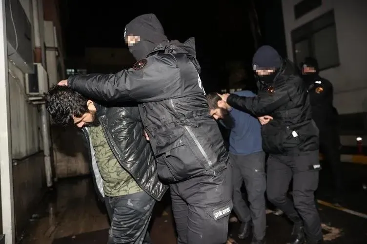 santa-maria-kilisesine-gerceklestirilen-saldirida-yeni-detaylar-ortaya-cikti-iran-saldirisi-ile-ayni-hucreden-1708325969832.jpeg Santa Maria Kilisesi'ne gerçekleştirilen saldırıda yeni detaylara ulaşıldı | 2 saldırı tek fail! Talimatı veren DEAŞ'lı teröristin görüntüsü ortaya çıktı!-15