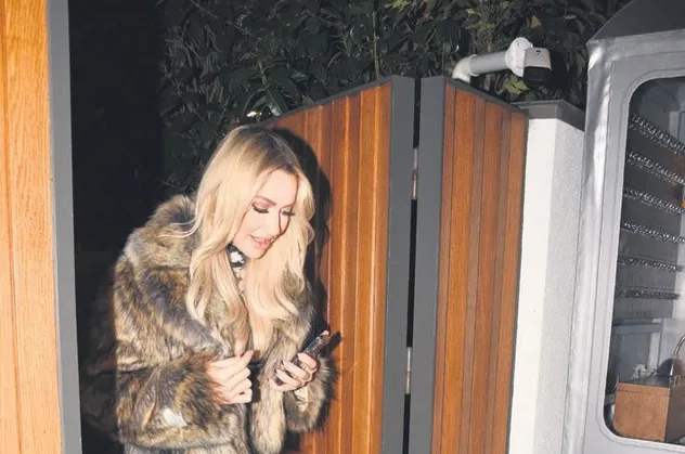 Kürk 'Hadise'si! Herkes gerçek zannetti, yorumlar peş peşe geldi