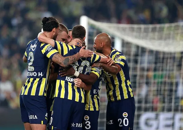 fenerbahce-fatih-karagumruk-canli-anlatim-izle-1665342282408.jpeg İstanbul'da gol düellosu! Fenerbahçe evinde VavaCars Fatih Karagümrük'ü 5-4 mağlup etti-2