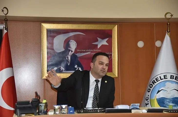 taciz-zanlisi-chpli-hasbi-dedeye-babadan-tepki-1785806197401.jpeg Taciz zanlısı CHP'li Hasbi Dede'ye babadan zehir zemberek sözler! "Şikayetçi olunca yapmadıkları kalmadı"-3