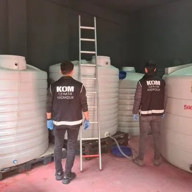 Son dakika: İzmir merkezli 3 ilde kaçakçılık operasyonu: 15 bin litre etil alkol ele geçirildi