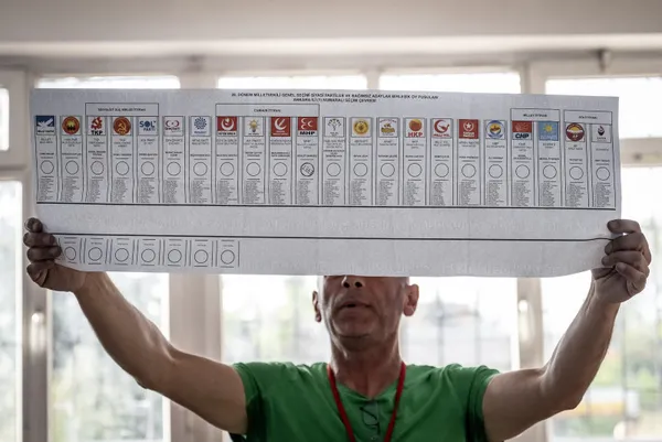 28-donem-milletvekili-genel-secimleri-hangi-ittifak-kac-milletvekili-cikartiyor-1684094349751.jpg 28. Dönem Milletvekili Genel Seçimleri: Hangi ittifak kaç milletvekili çıkartıyor?-3