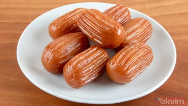 Ocaktan Aldığınız Hamura Pirinç Unu, Nişasta Ve İrmik Ekleyip İyice Karıştırın. Ilındıktan Sonra Yumurtaları Teker Teker Ekleyerek Pürüzsüz Bir Hamur Elde Edene...