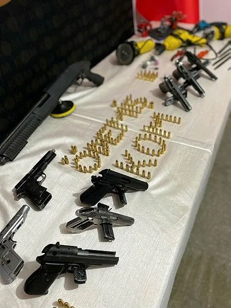 izmirin-odemis-ilcesinde-evinde-kacak-tabanca-yapan-kisiye-polis-baskini-1636398255010.jpeg İzmir'in Ödemiş ilçesinde evinde kaçak tabanca yapan kişiye polis baskını-3