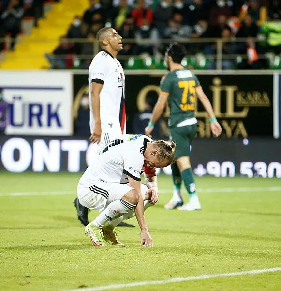 besiktasta-kritik-zirve-kotu-sonuclar-masaya-yatirilacak-1637528228879.jpeg Beşiktaş’ta kritik zirve! Yönetim Sergen Yalçın'la bir araya gelerek kötü sonuçları masaya yatırılacak-3