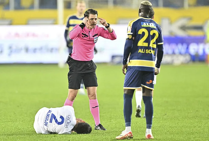 tff-son-dakika-ankaragucu-kume-duser-mi-mke-ankaragucu-ne-ceza-alacak-hakem-dovmenin-cezasi-ne-olur-1702359751986.jpg TFF son dakika Ankaragücü küme düşer mi? MKE Ankaragücü ne ceza alacak? Hakem dövmenin cezası ne olur?-3