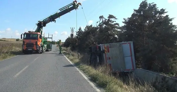 Şiddetli rüzgar TIR devirdi! Yaralılar var