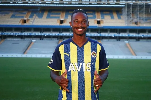 Fenerbahçe Brezilyalı yıldızı Lincoln ile 4 yıllık sözleşme imzaladı