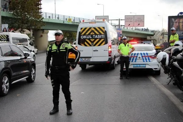 İstanbul'da okul servislerine denetim! Sürücülere 'dur' lambası cezası kesildi-3