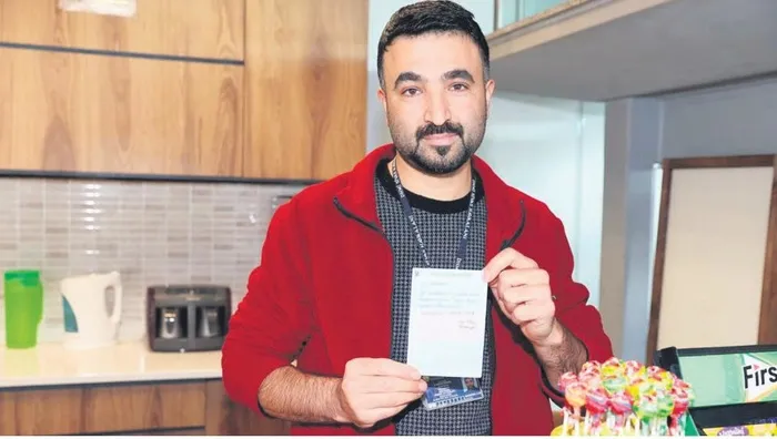 trabzonspor-futbolculari-havaalaninda-not-birakarak-helallik-istediler-1701216475330.jpeg Trabzonspor Futbolcuları Havaalanı'nda not bırakarak helallik istediler!-2