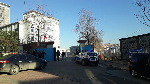 Son dakika... İstanbul'da Karneleri alan lise öğrencileri okul çıkışında bıçaklandı-1